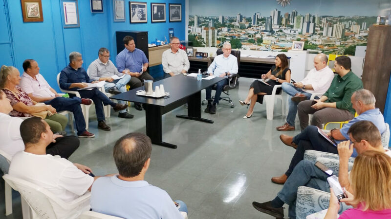 Campanha Salarial 2025 | Prefeitura apresenta contraproposta de 7% e vale-alimentação de R$ 980. Categoria vai decidir se aceita ou não!