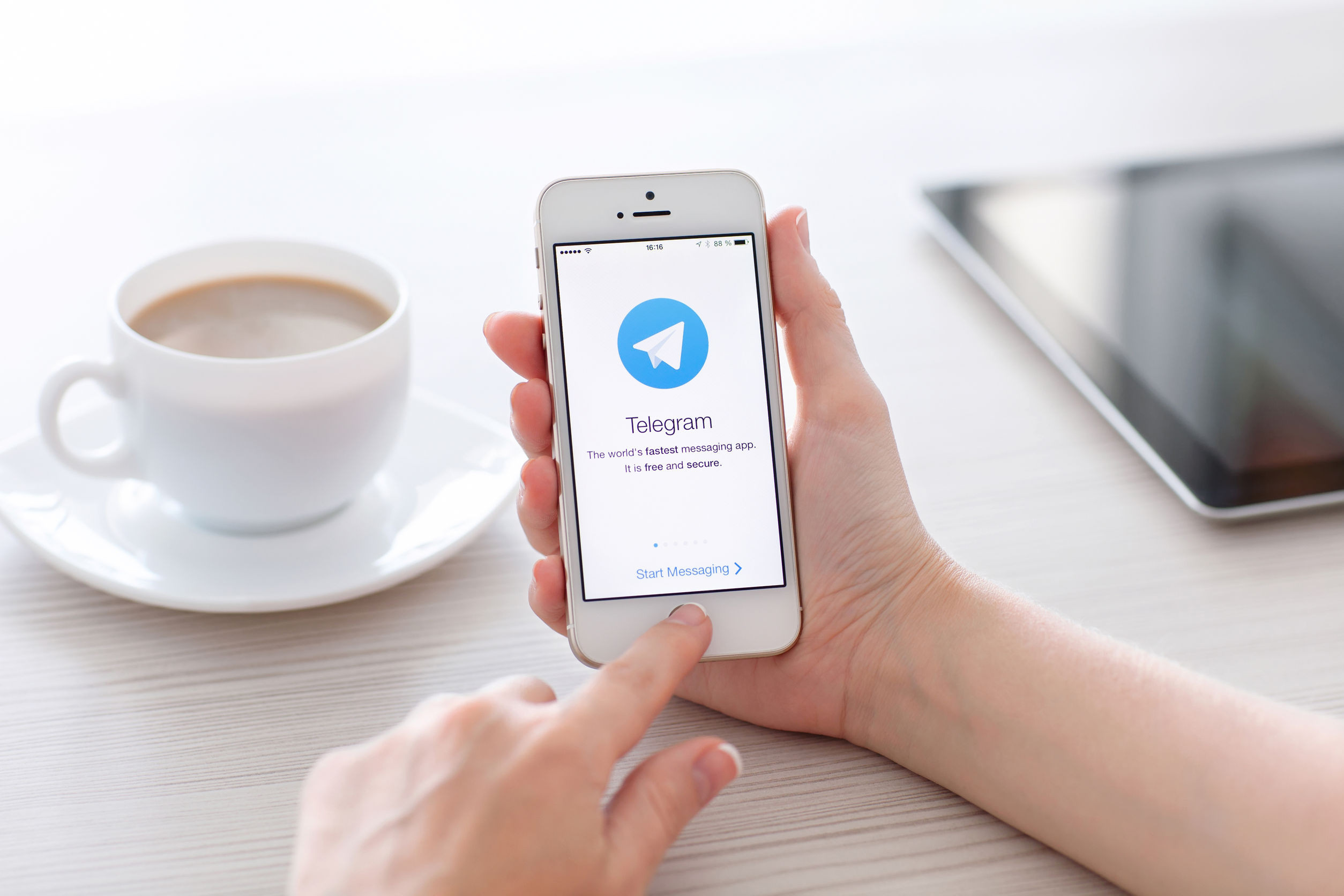 Atenção, Servidores | Votem na enquete sobre mudança de grupo do WhatsApp para o Telegram