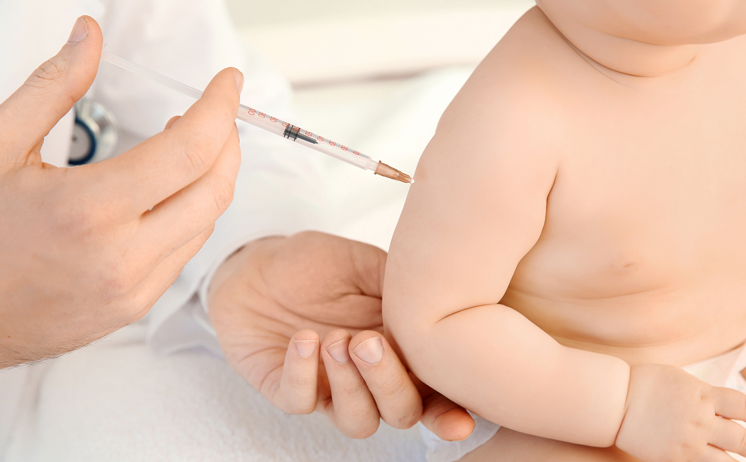 Vacinas contra difteria, tétano e coqueluche estão em falta na região
