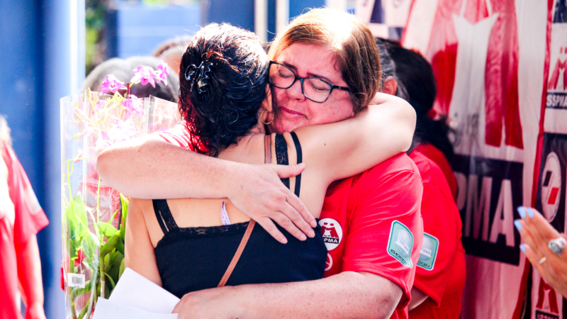 Presidente Patrícia recebe homenagem que simboliza união e reconhecimento. “Nós estamos com você!”